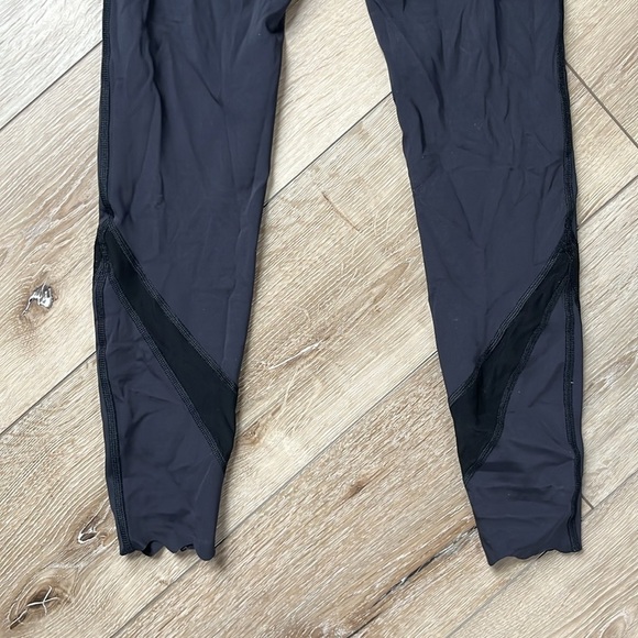 Peloton Move Mission Black Scallop Hem Mesh Panel Leggings - Picture 7 of 9